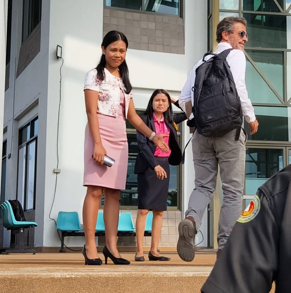 el actor llega al primer dia de juicio de su hijo daniel sancho en tailandia