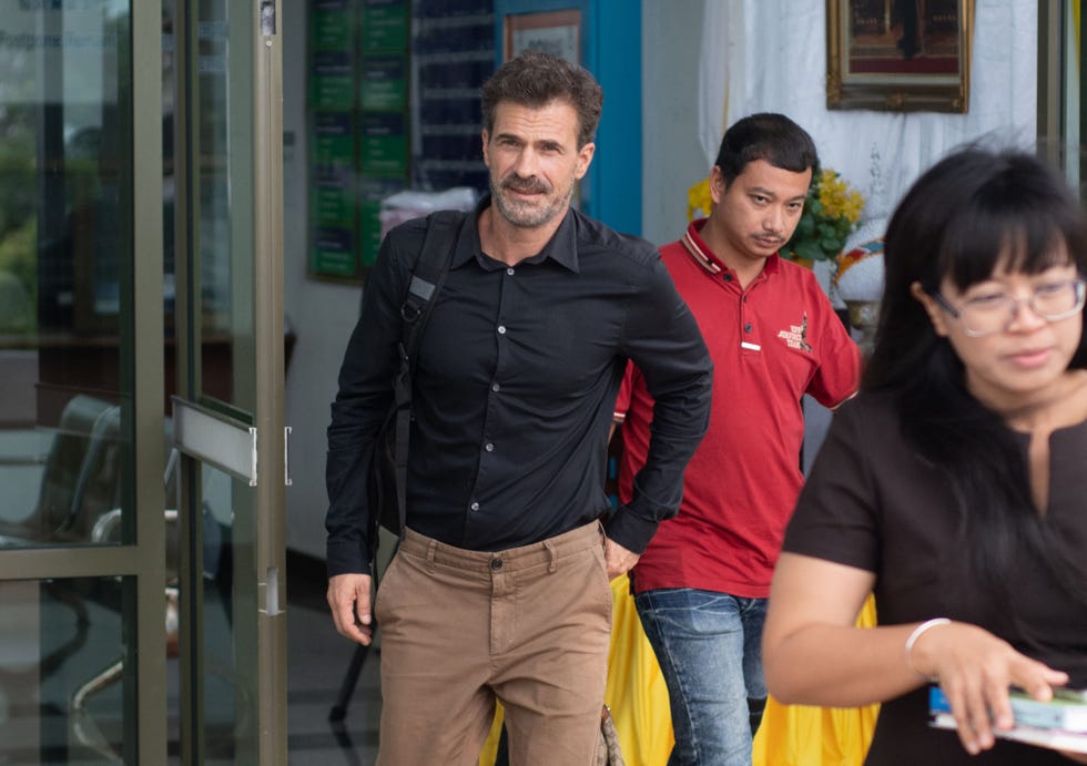 los padres de daniel sancho a su salida de la corte de samui