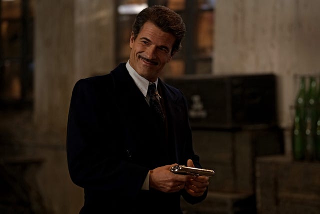 Suit, Human, White-collar worker, Formal wear, Photography, Tuxedo, Smile, 