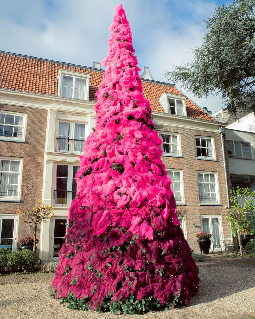 de roze kerstboom van het pulitzer hotel in amsterdam