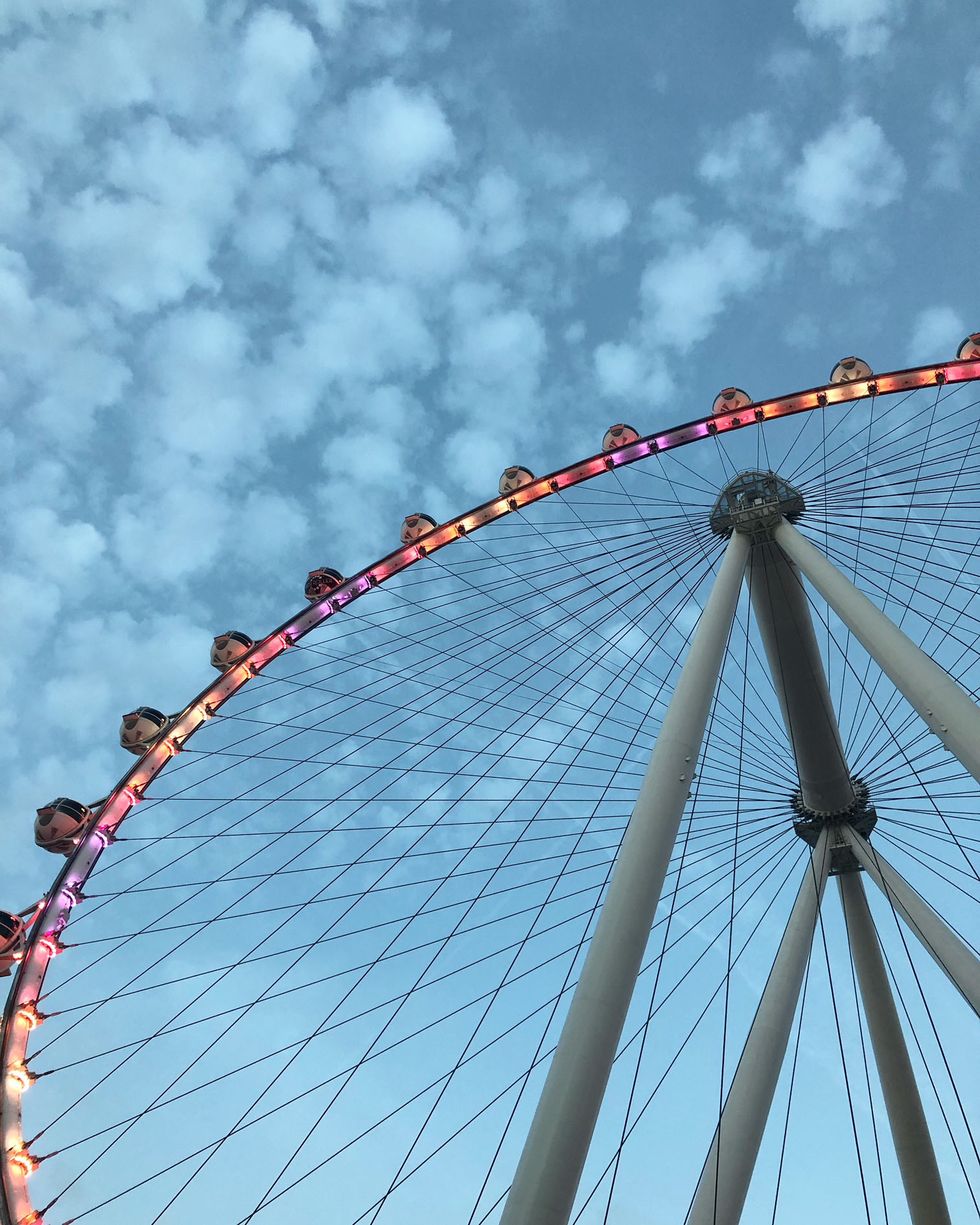Ferris wheel, Amusement park, Amusement ride, Tourist attraction, Sky, Recreation, Wheel, Nonbuilding structure, Pole, 