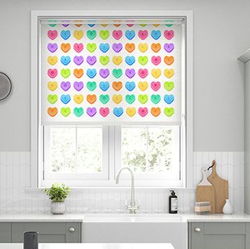 blinds with candy hearts