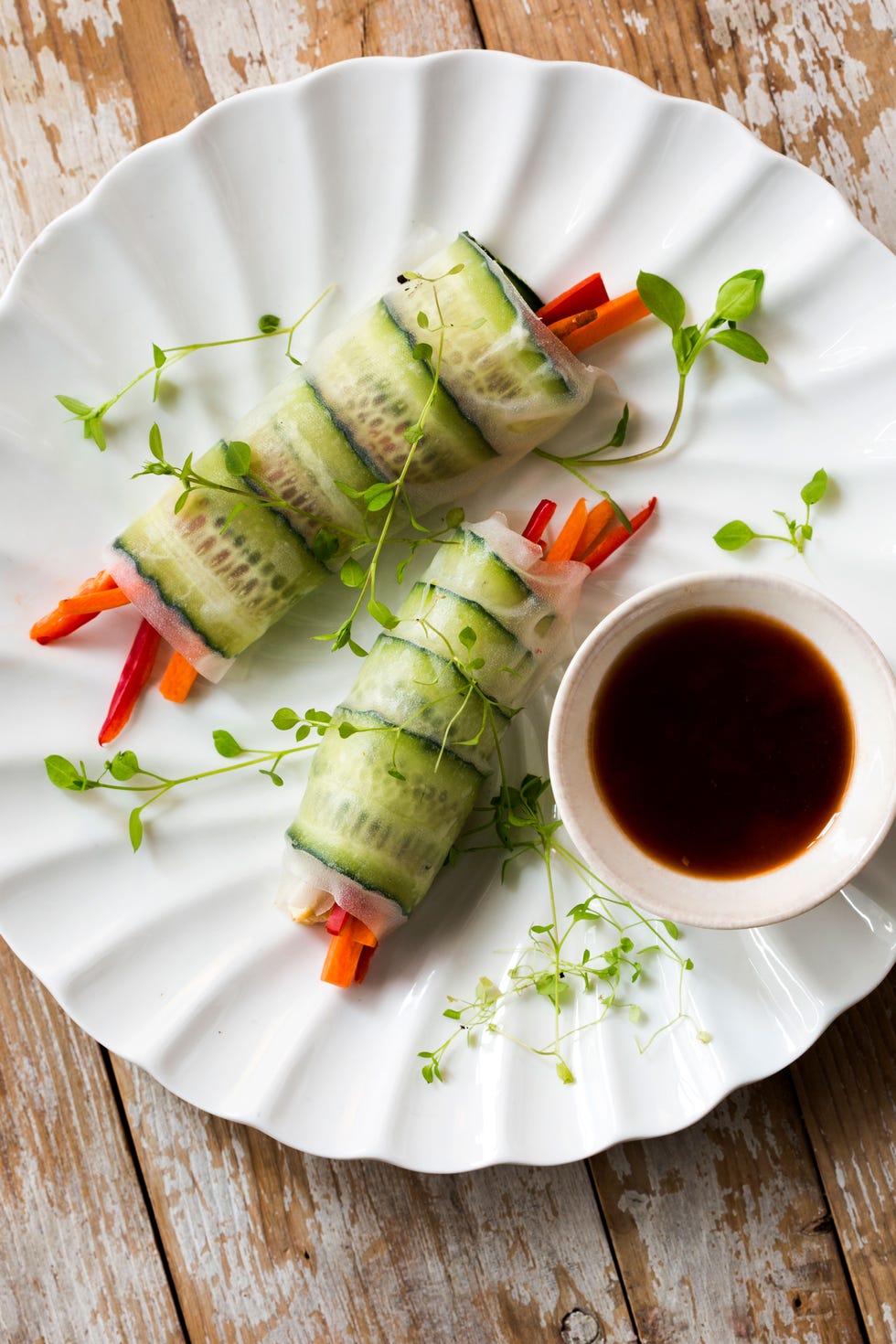 rollitos de papel de arroz con tofu y verduras