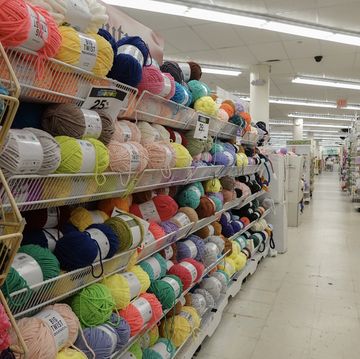 joann fabric and crafts to close 500 stores