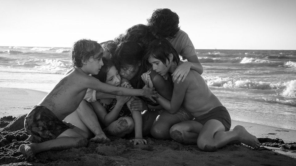 Photograph, Fun, Friendship, Beach, Photography, Black-and-white, Interaction, Monochrome, Vacation, Sea, 