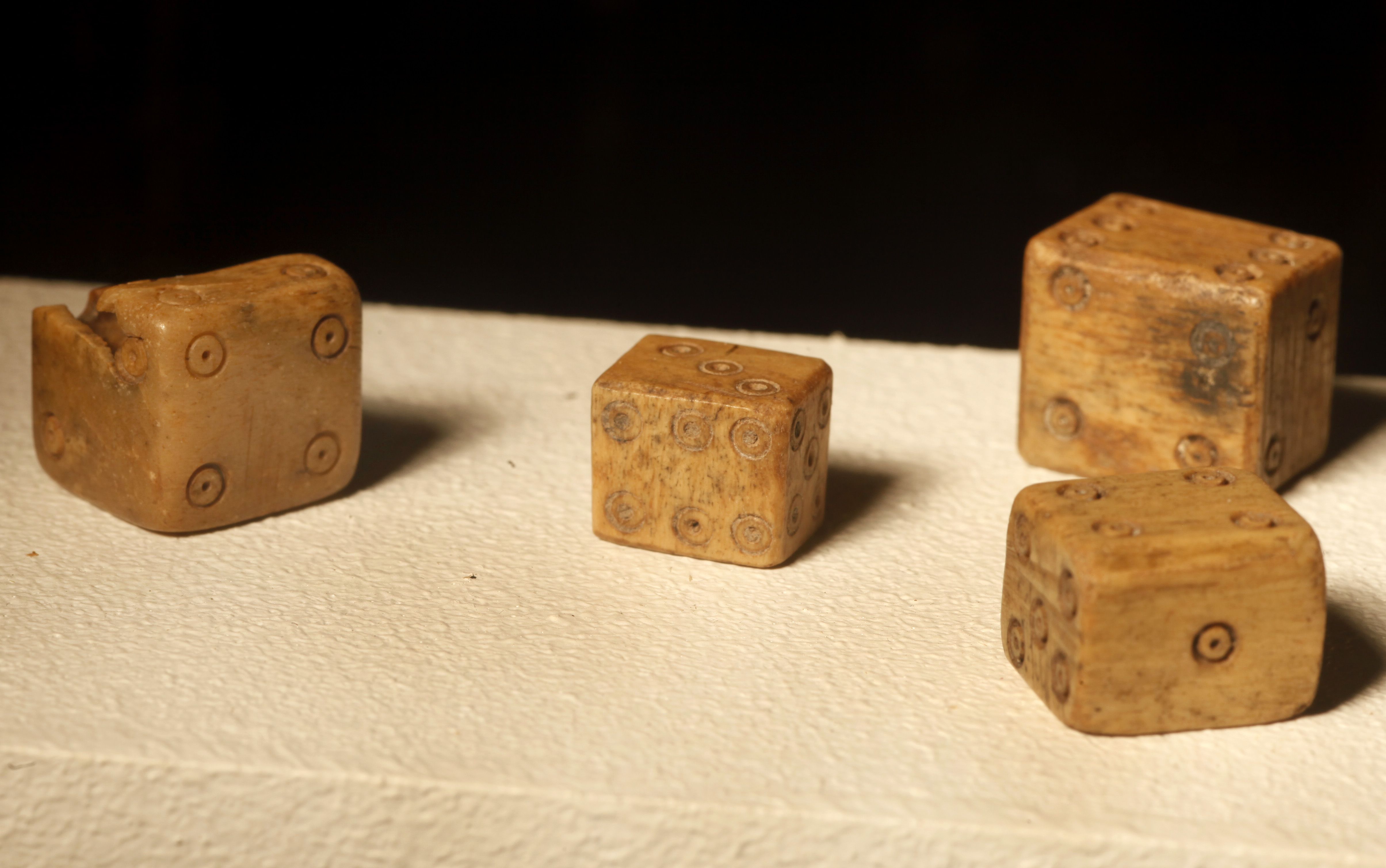 https://hips.hearstapps.com/hmg-prod/images/roman-dice-game-artifacts-from-the-arles-rhone-3-are-news-photo-1659985722.jpg