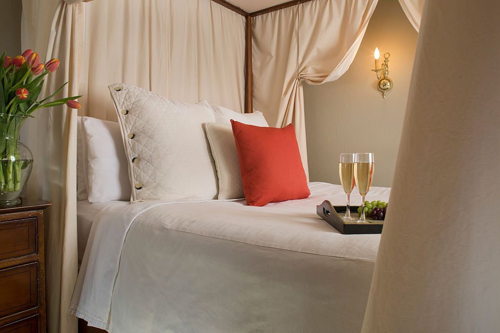 35 Best Romantic Bedroom Ideas - Romantic Decorating Ideas for Couples