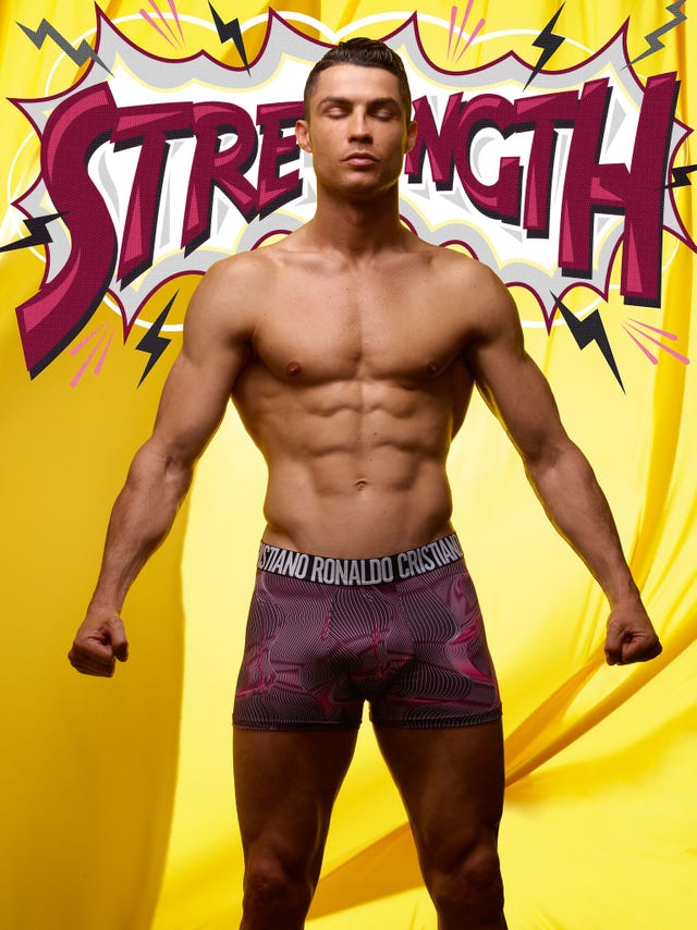 Cristiano Ronaldo un superheroe de comic con sus nuevos calzoncillos