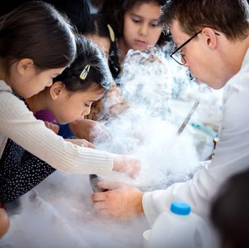 weekend van de wetenschap science park, fnwi ijs maken met vloeibare stikstof
