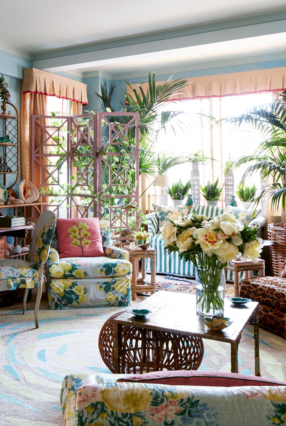 living room with plants in folding screen