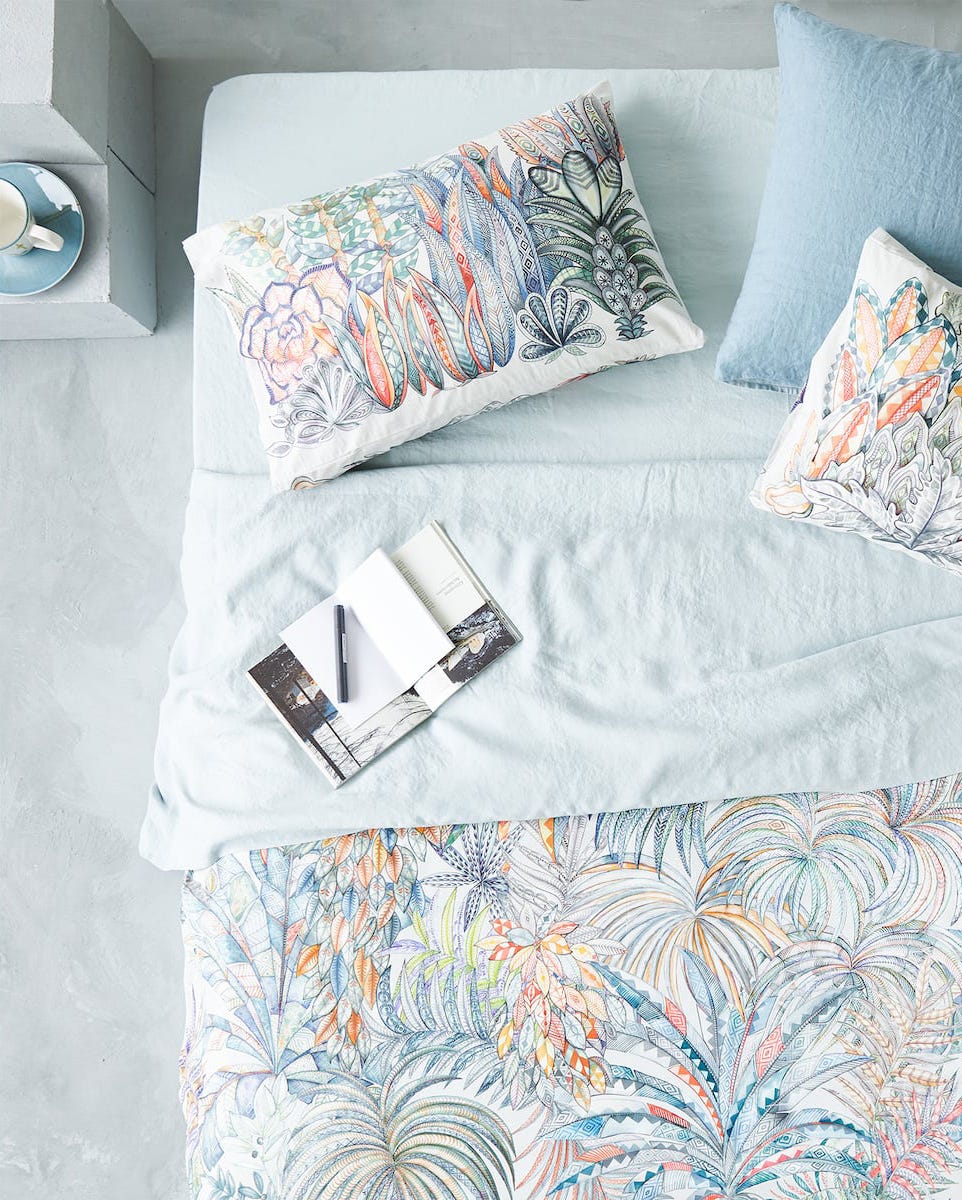 Ropa de cama en tonos azulados