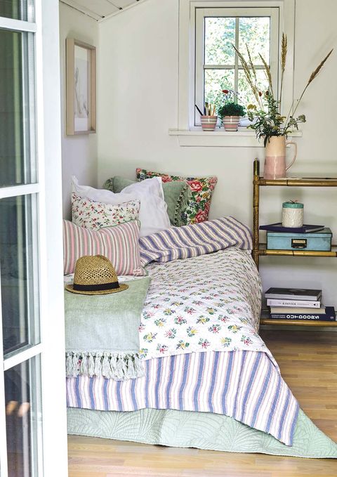 Dormitorio: cama telas de colores
