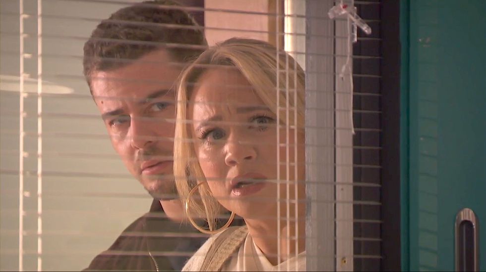 Joel und Leela in Hollyoaks
