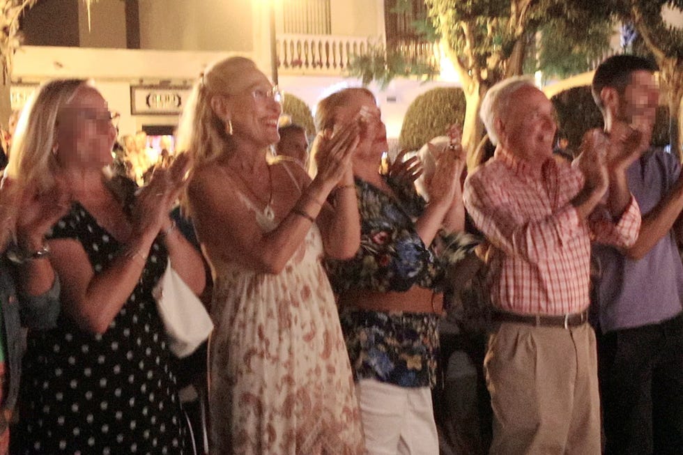 Rosa Benito, Gloria Mohedano y su marido homenaje Rocío Jurado