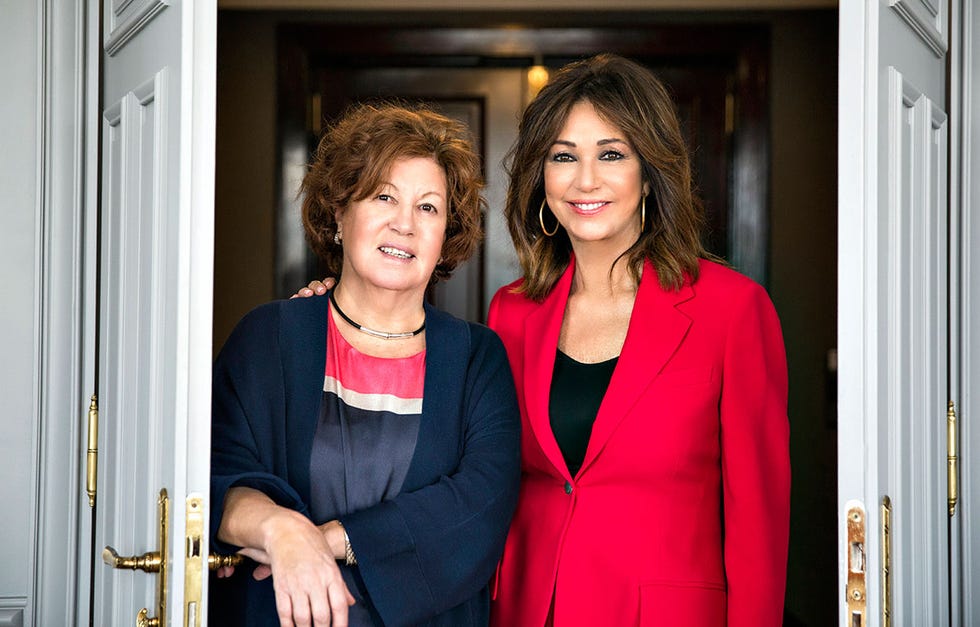 La presentadora Ana Rosa Quintana concede su entrevista más sincera a Rosa Villacastín. Con ella habla de sus planes de futuro, por los que no pasa jubilarse, así como su secreto para estar en forma.