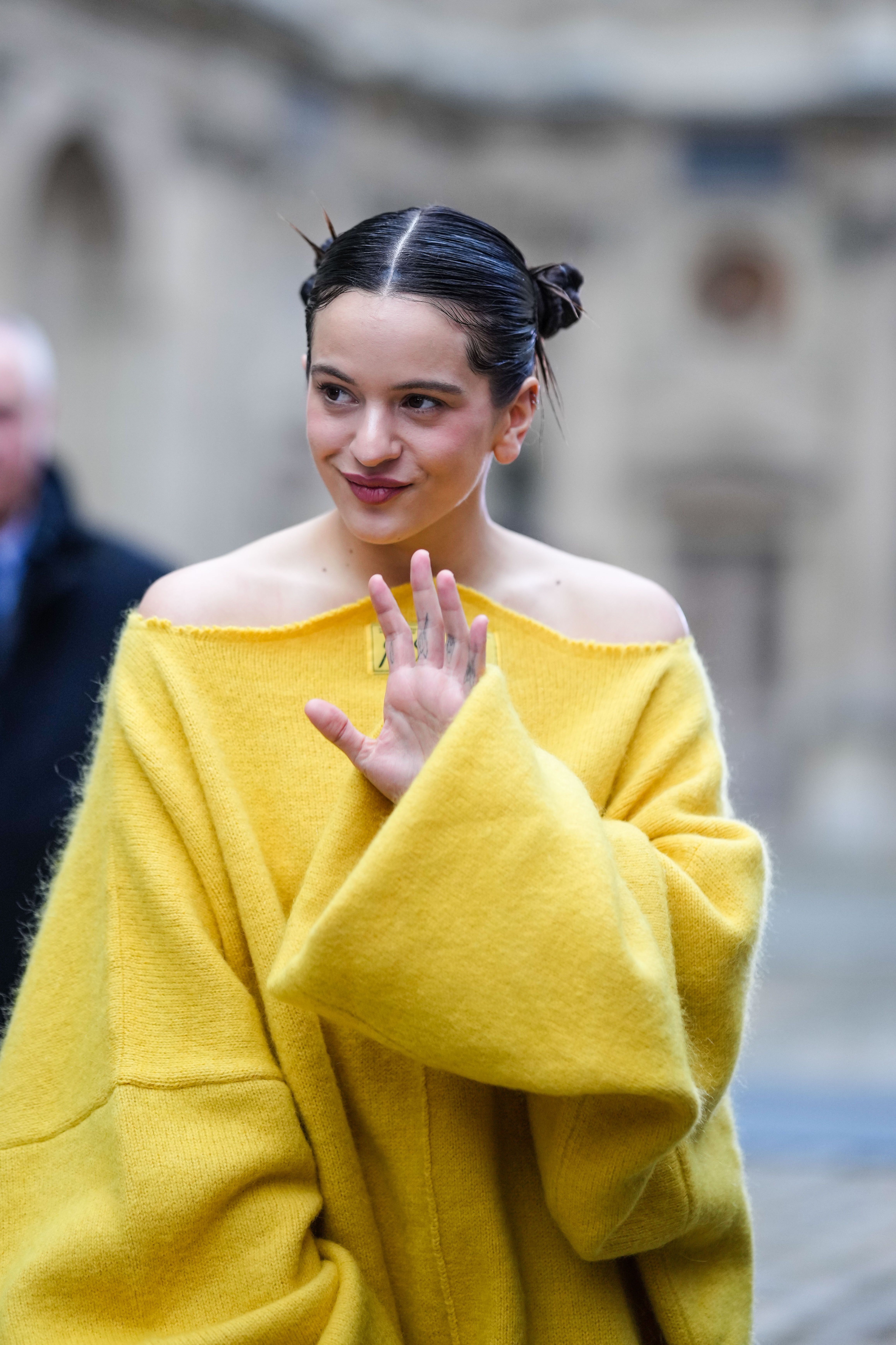 6 curiosidades de Rosalía que no se han visto en redes y su viral actuación  en el desfile de Louis Vuitton