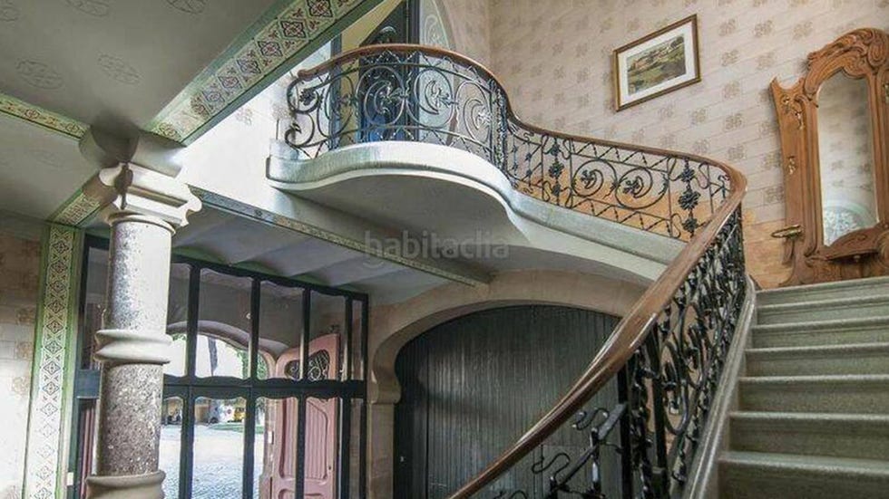 fotos del palacete del siglo xx que se han comprado rosalía y rauw alejandro en manresa