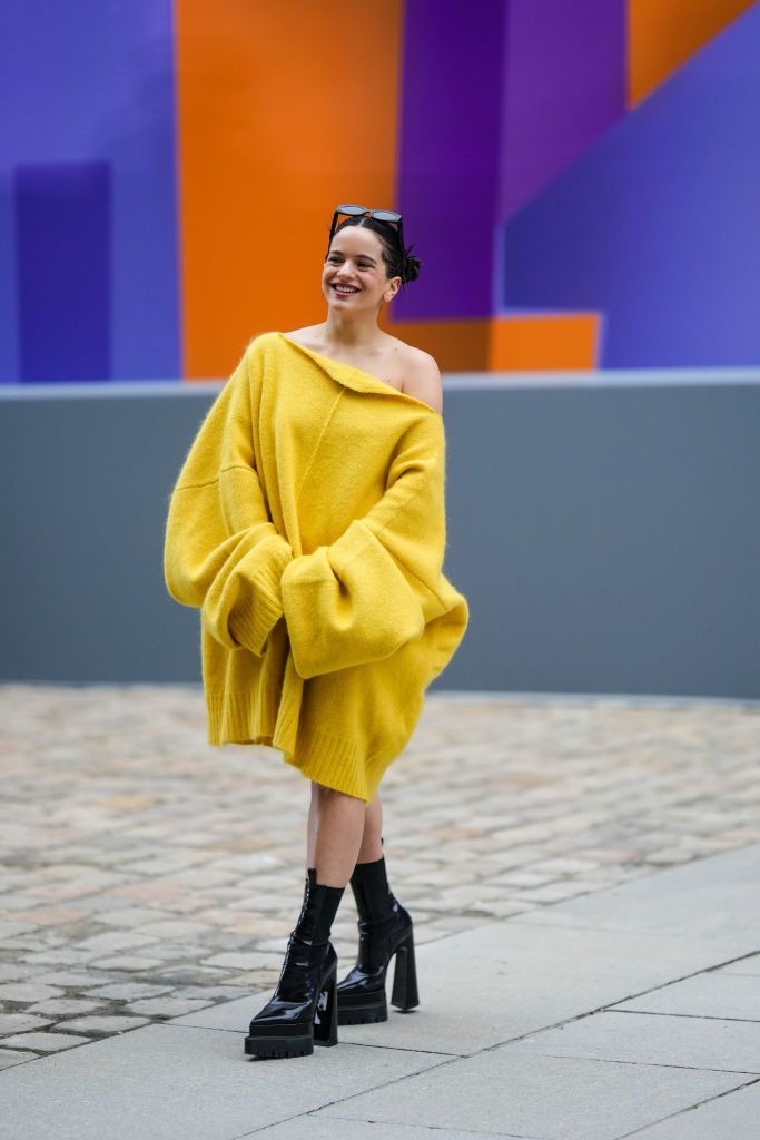 Rosalía, estrella del desfile de Louis Vuitton en París