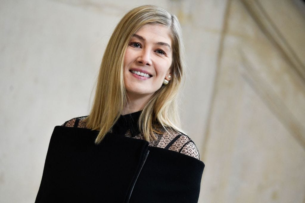 rosamund pike paris fashion week
