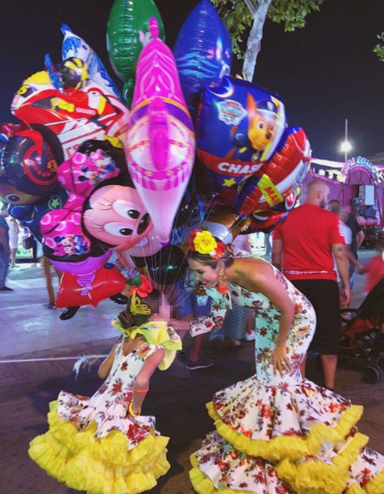 Carnival, Event, Festival, Plant, Tradition, Flower, Folk dance, Dancer, Dance, Mid-autumn festival, 