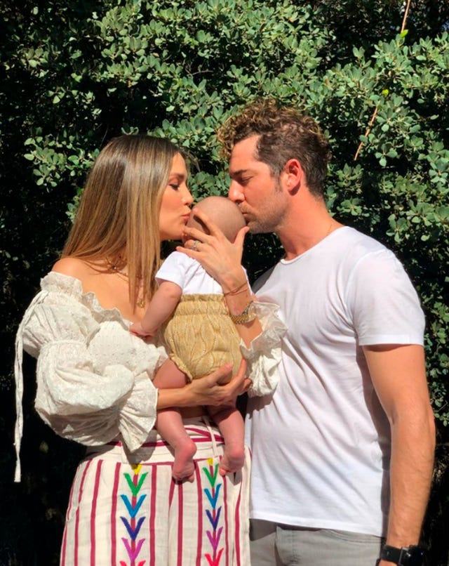 Rosanna Zanetti celebra su 31 cumpleaños junto a David Bisbal y su hijo Matteo