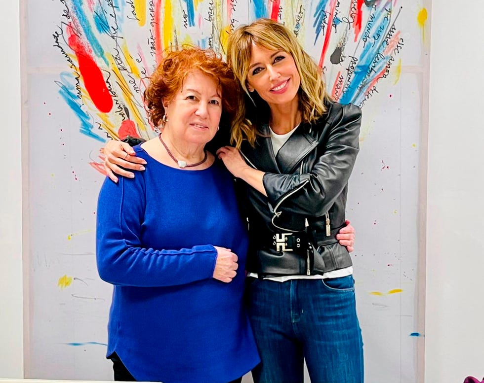nuestra colaboradora posa con la presentadora de 'viva la vida'