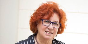 Rosa Villacastín, premio 'A toda una vida' en el foro solidario Aula de la Mujer en Alicante