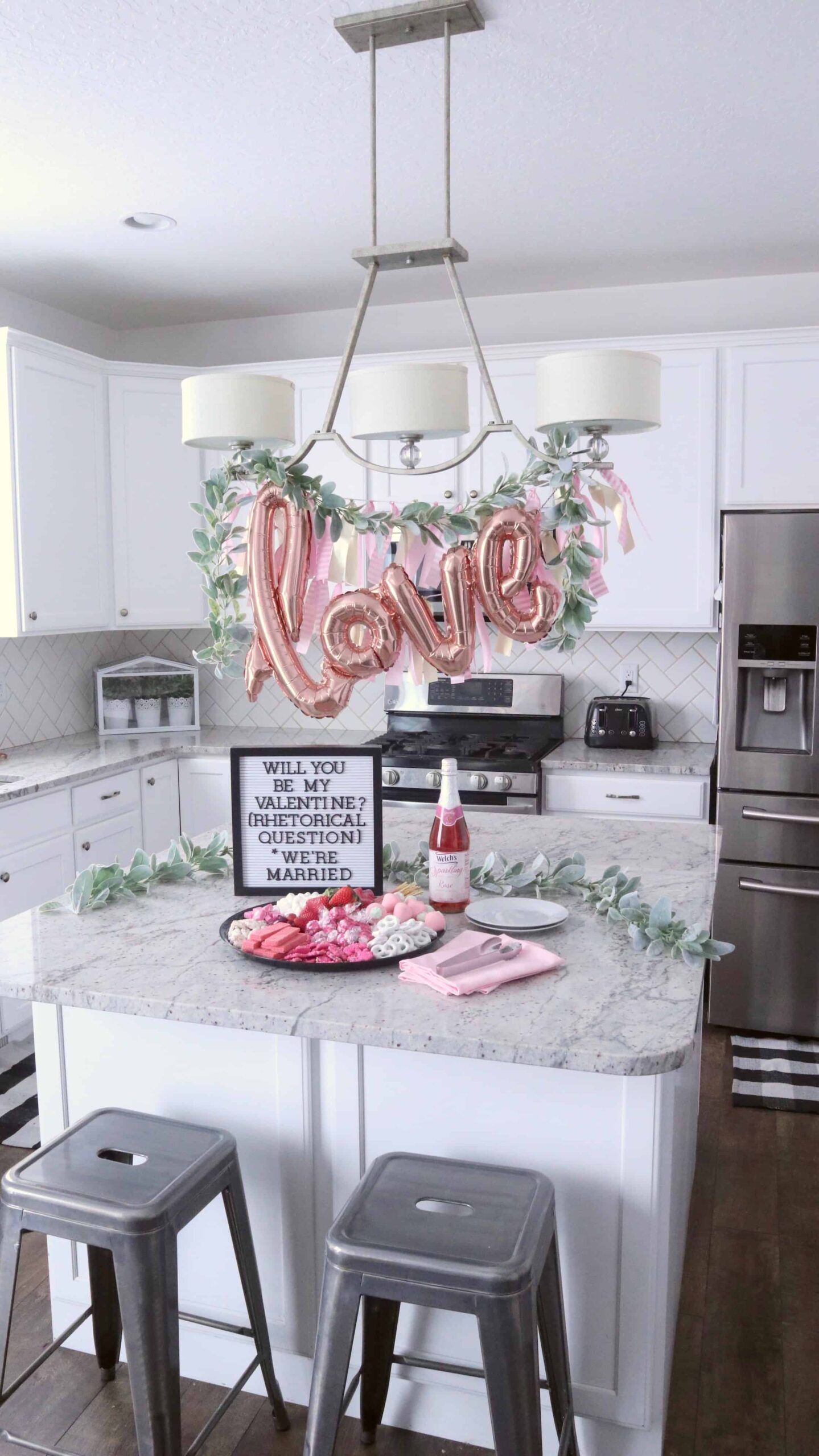 VALENTINE'S DAY DECORATIONS AROUND THE HOUSE | Dimples and Tangles