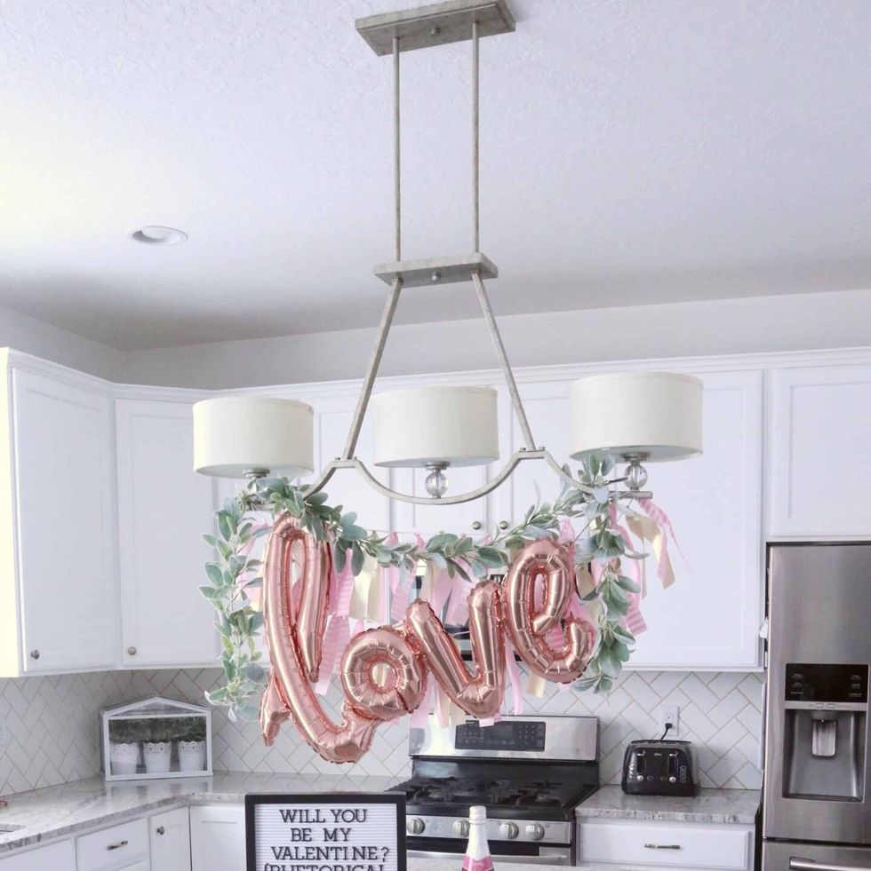 Stunning Valentines Day Table, Lifestyle & Home Decor