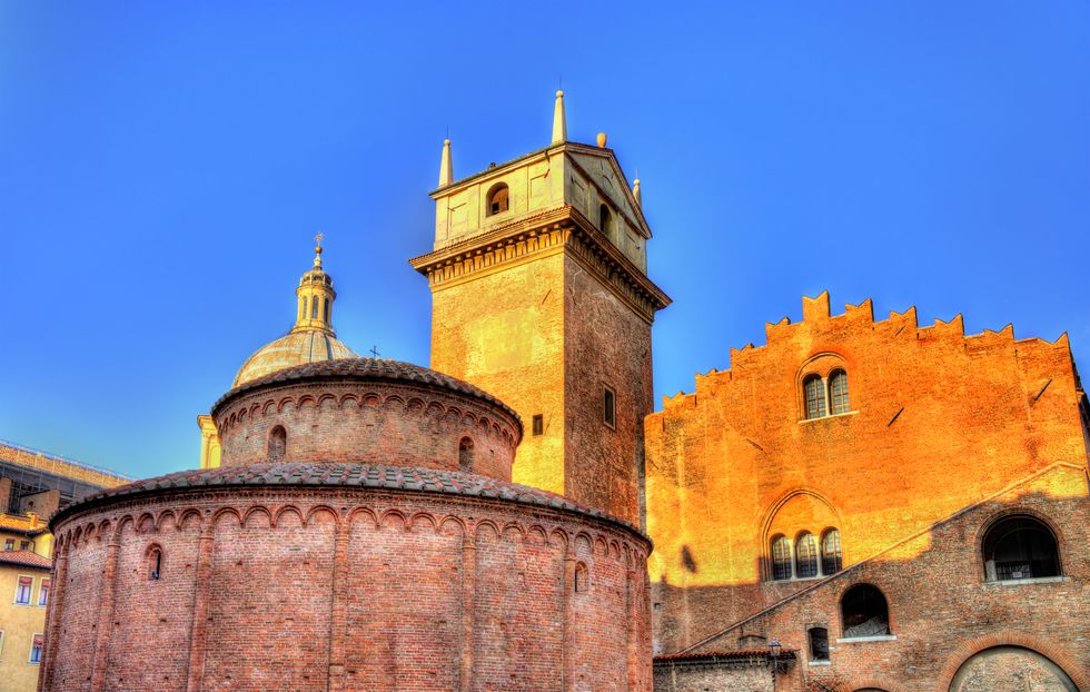 Rotonda di San Lorenzo and Palazzo della Ragione in Mantua