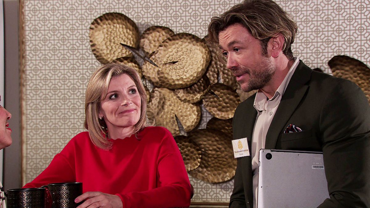 Coronation Street's Leanne Battersby manipulated by newcomer as cult story  begins