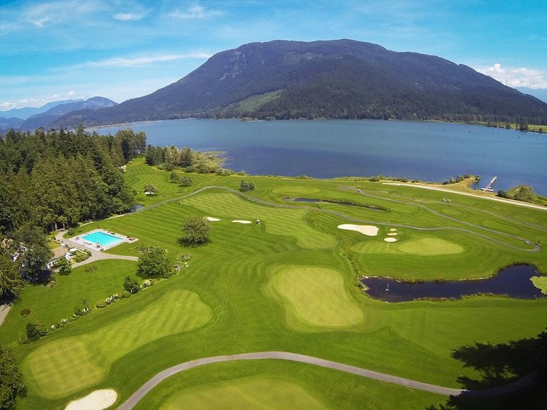 Sport venue, Highland, Natural landscape, Golf course, Mountain, Grassland, Mountain range, Aerial photography, Land lot, Water, 