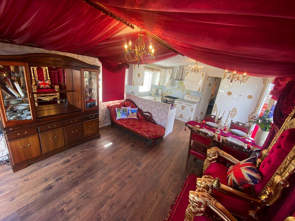 buckingham palace styled mobile home