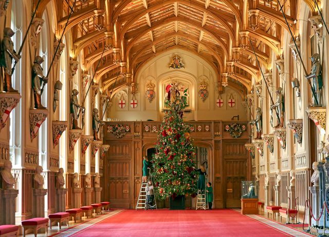 ウィンザー城がクリスマスモードに！ 高さ5メートルの豪華なツリーが 