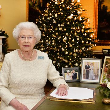 royal family news il discorso di natale della regina andrà in onda su alexa