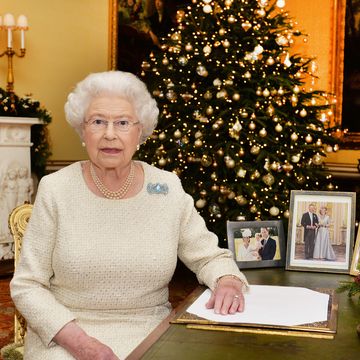 royal family news il discorso di natale della regina andrà in onda su alexa