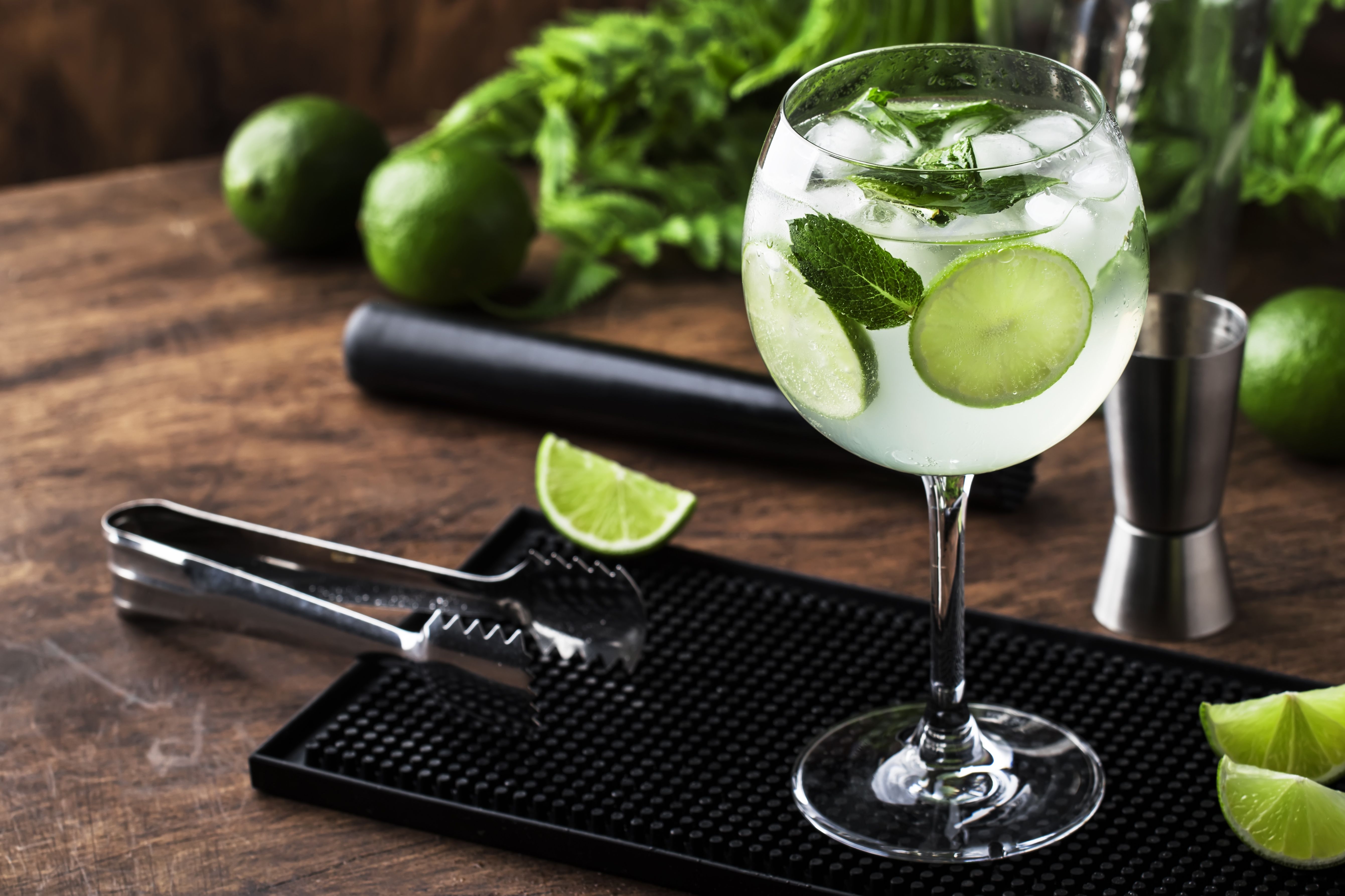 https://hips.hearstapps.com/hmg-prod/images/royal-mojito-alcoholic-cocktail-with-white-rum-royalty-free-image-1581938500.jpg