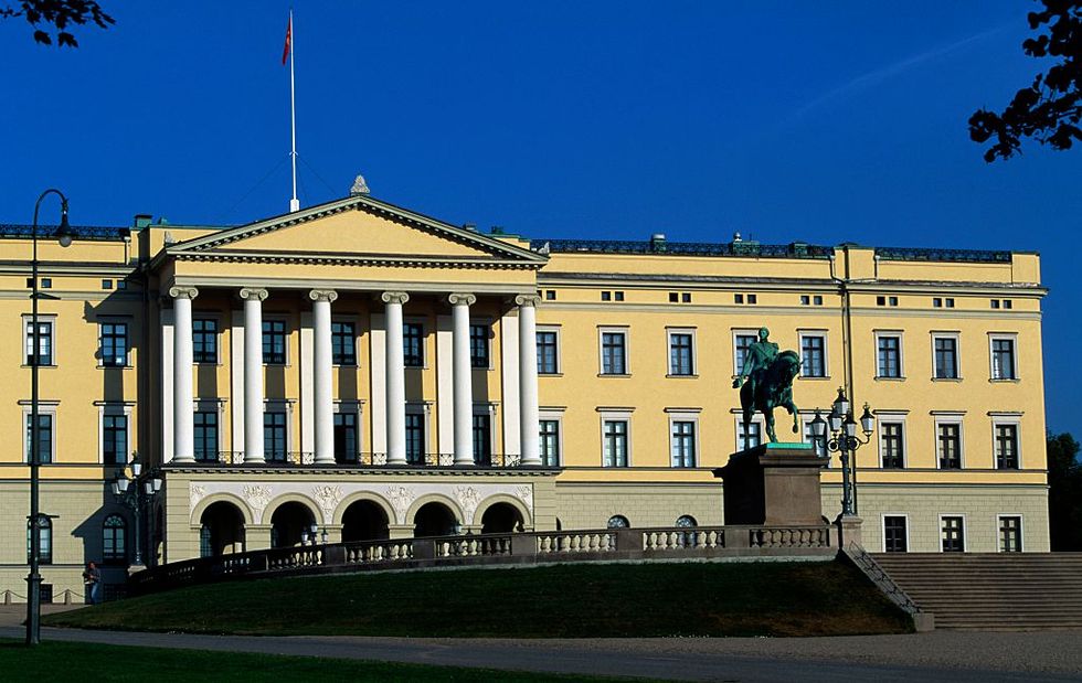 royal palace and the statue, oslo