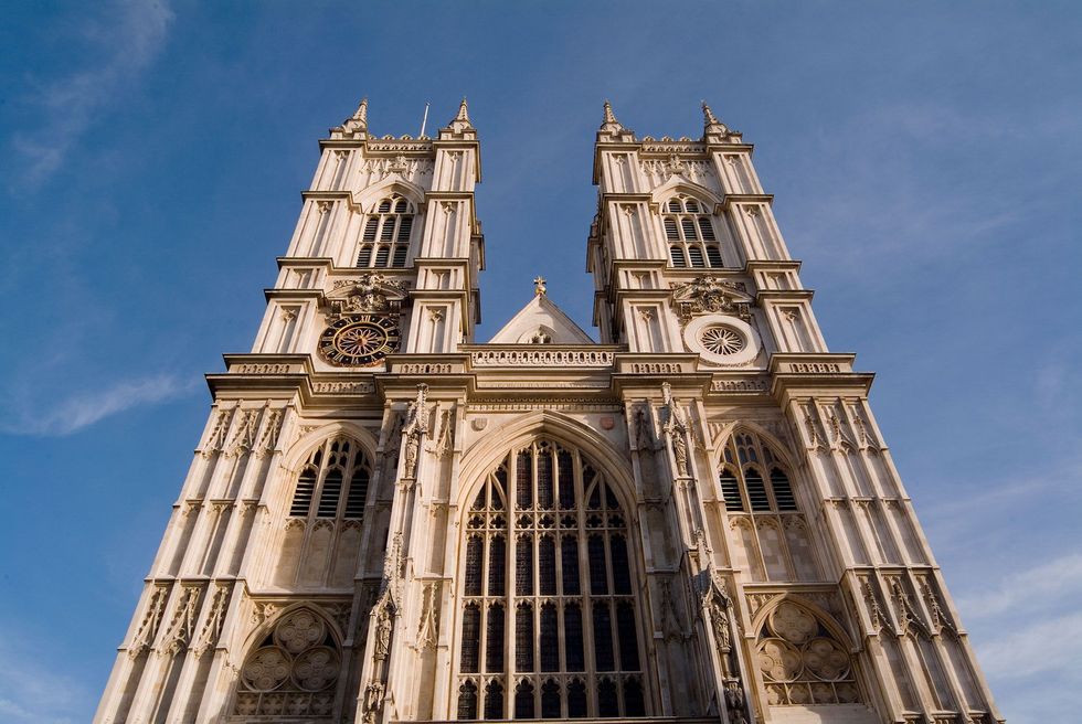 De oorspronkelijk rond het jaar 960 als abdij gestichte Westminster Abbey  de officile hoofdzetel van de Anglicaanse Kerk  werd in de loop der eeuwen uitgebreid tot het gotische meesterwerk van nu
