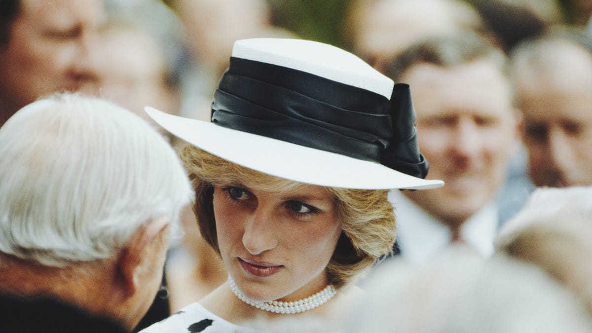 preview for Il cappotto rosso della principessa Diana 1996