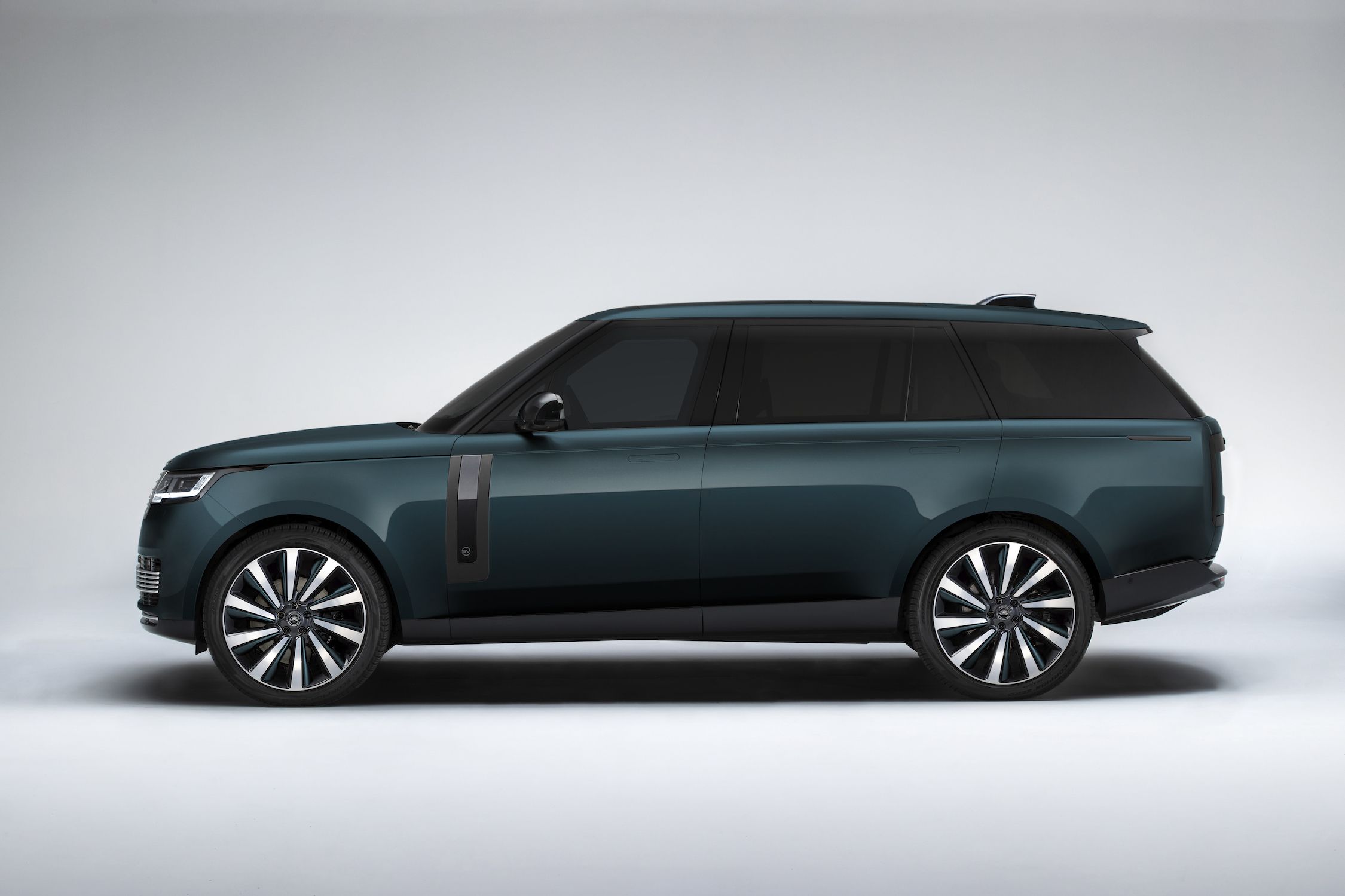 2024 Range Rover Adds 606HP SV Model Among Other Improvements