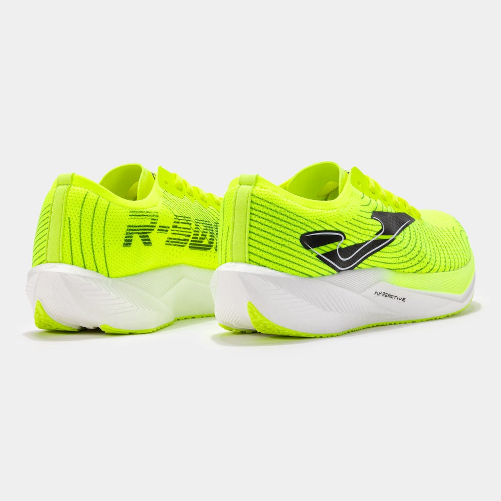 las zapatillas de running joma r5000 con placa de fibra de carbono para competicion