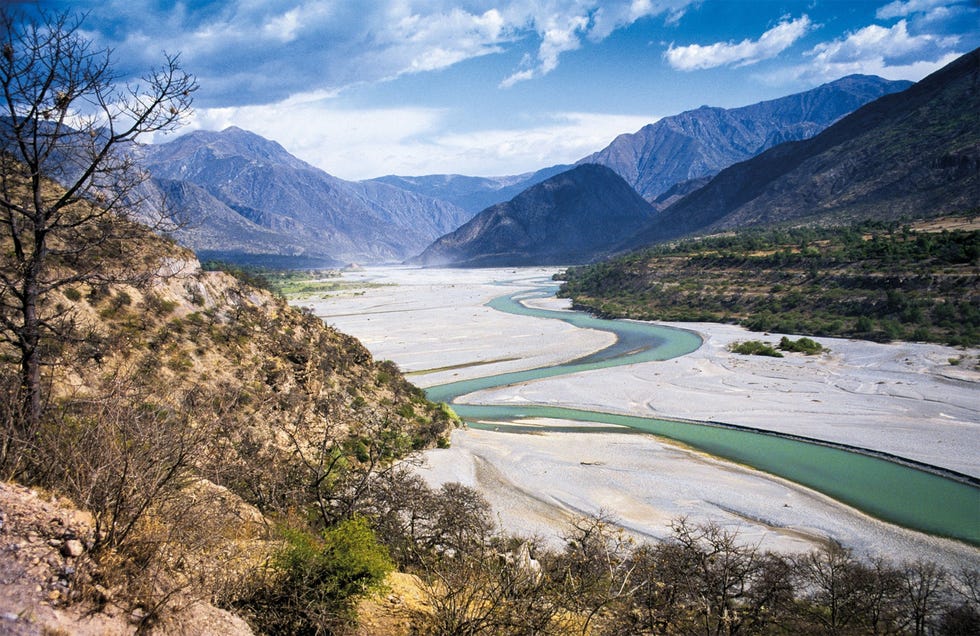 The rugged mountains and valleys of the Ayacucho region located some 9000 feet above sea level was where Wari culture emerged about 1400 years ago
