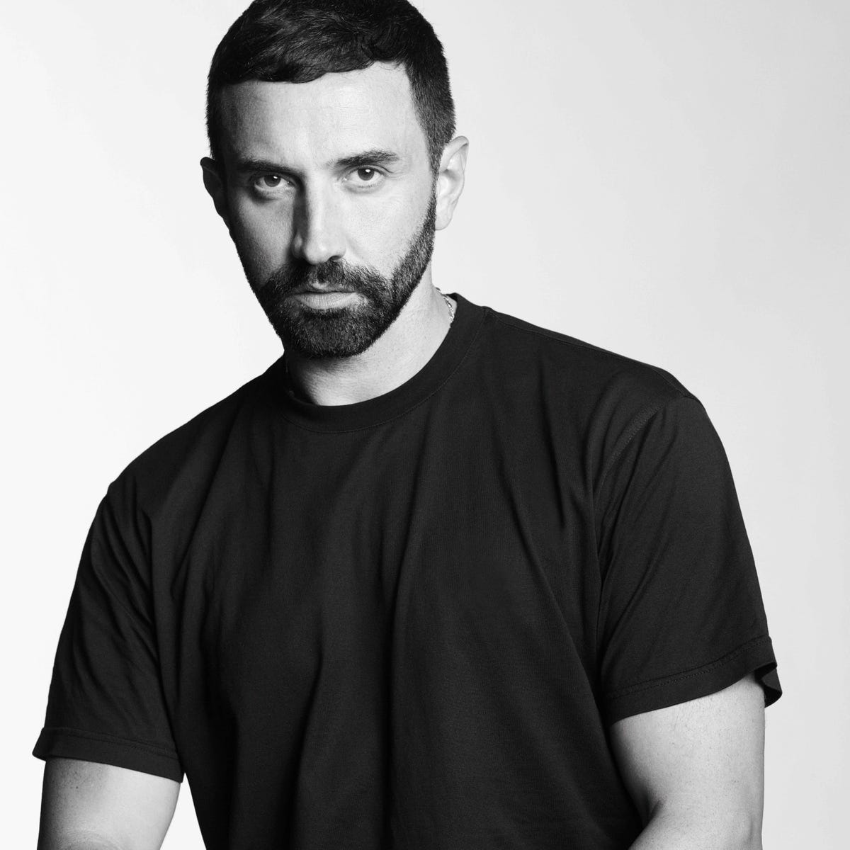 Креативный директор ютуб. Дизайнер Burberry Рикардо тиши. Riccardo Tisci. Риккардо тиши итальянский модельер. Креативный директор Барбари.