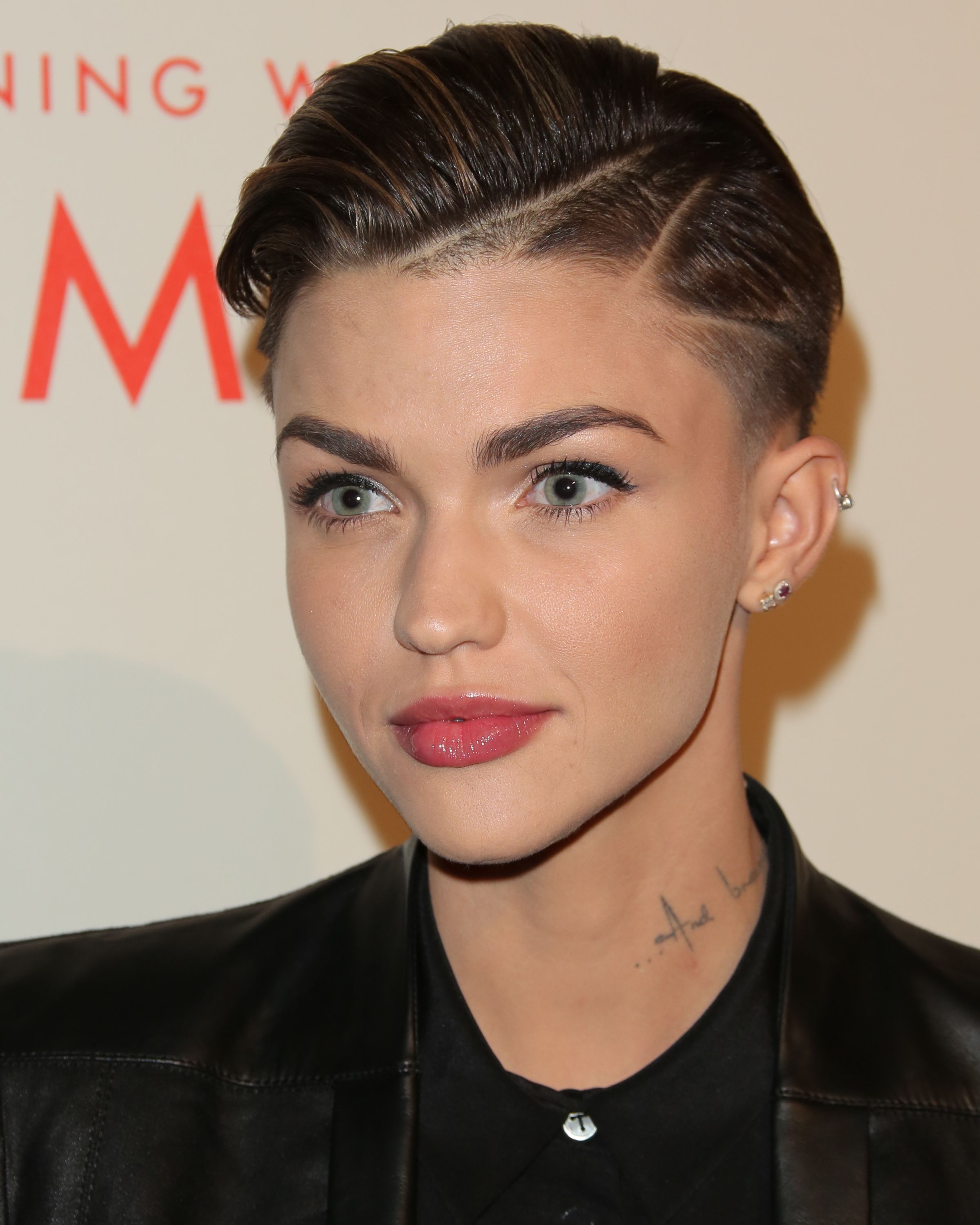 18 Best Androgynous and Gender Neutral Haircuts for 2023