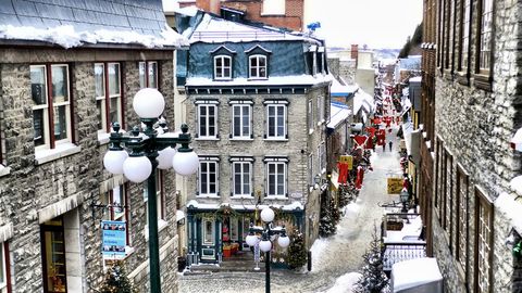 rue petit champlain on a snowy winter day