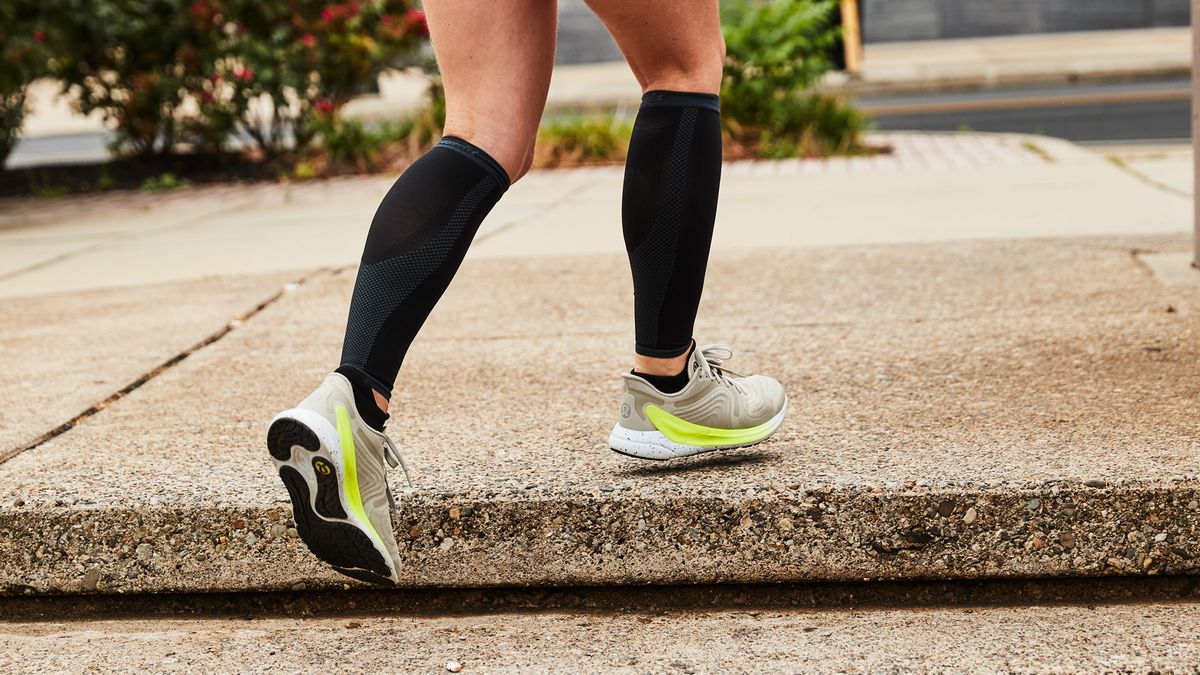 Calf Compression Sleeve Running Training Exercise Athletic Leg Sleeve(Pair)  Preferred Leg Compression Socks For Men & Women
