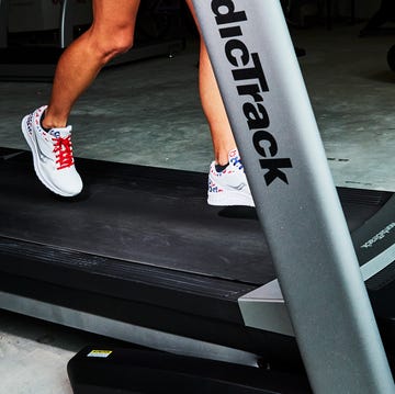 person running on a treadmill in a gym setting person running on a treadmill in a gym setting