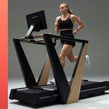 treadmills designed for fitness with large screens displaying workout programs treadmills designed for fitness with large screens displaying workout programs