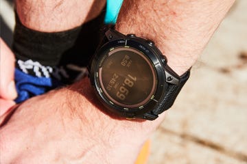 activity tracker displaying time pace and other metrics on a wrist